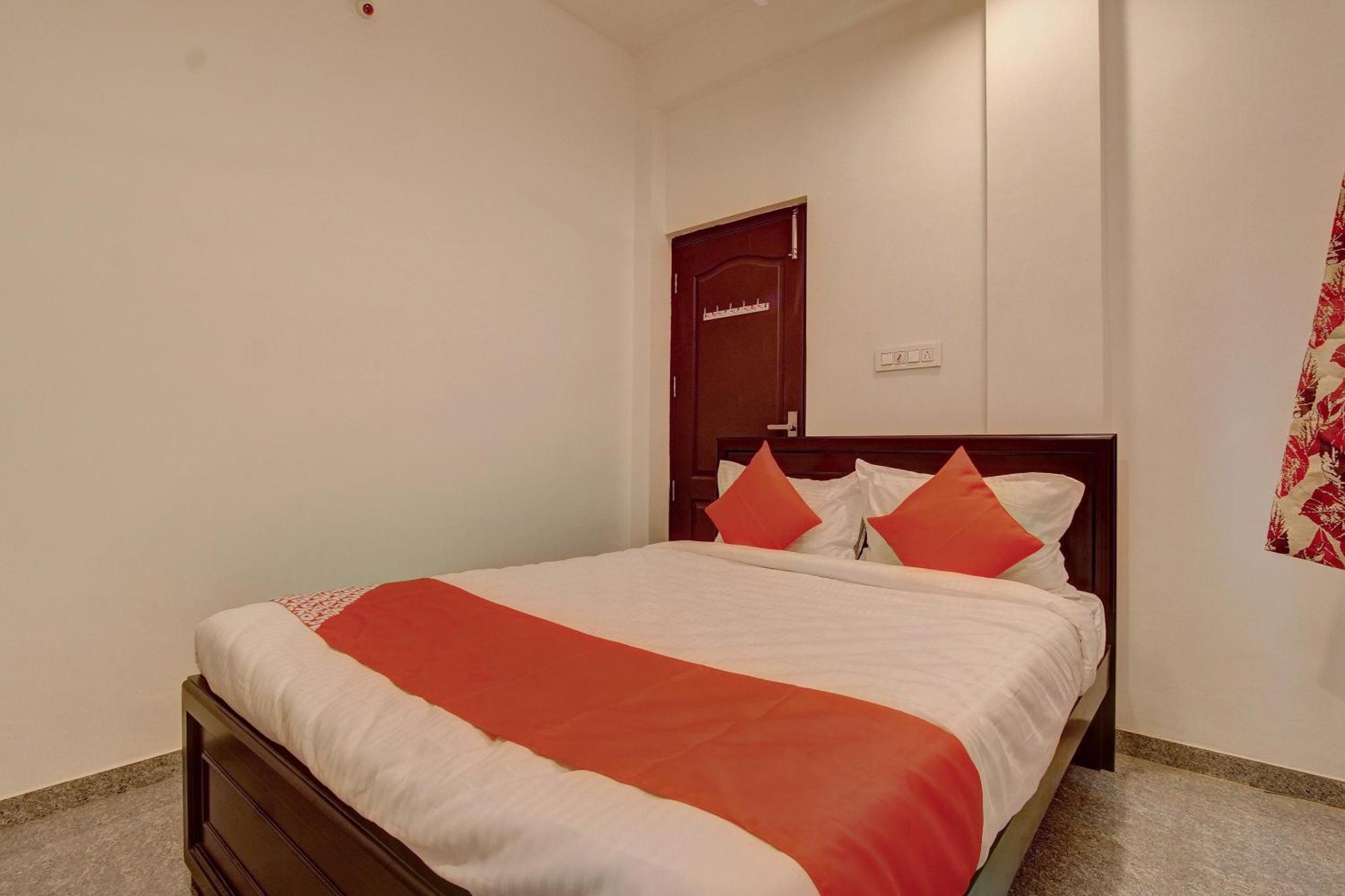 Hotel O Blue Moon Singanallur ภายนอก รูปภาพ
